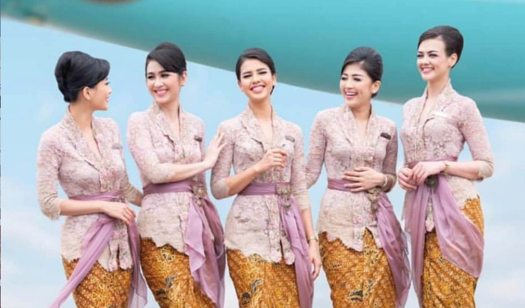 Cantiknya Pramugari Garuda Indonesia Berimej Baharu Dengan Kebaya Renda! | Rileklah.com