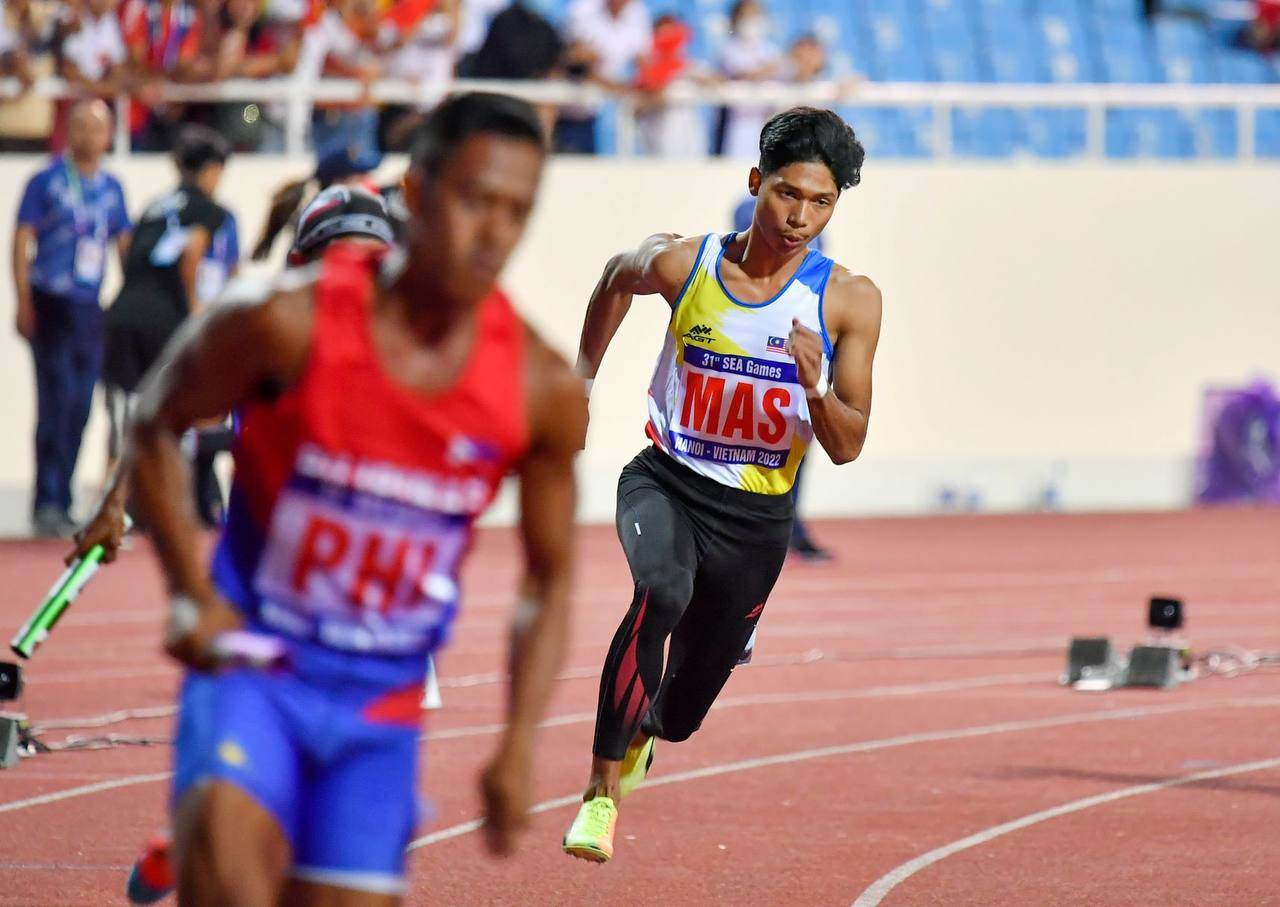 Wow, Laju Betul Azeem Fahmi Pecah Rekod 100M Hanya 10.09 Saat! Jom ...